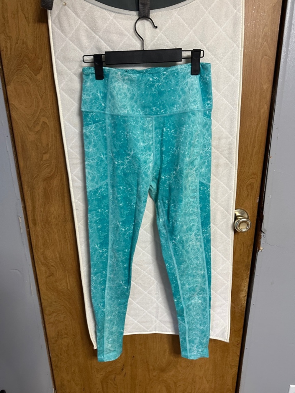 Victoria's Secret Turquoise Marble Leggings on point flow